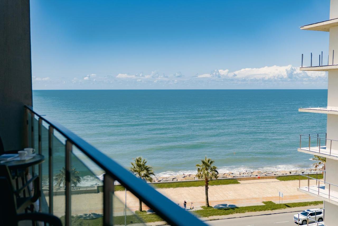 G-Point New Beach バトゥーミ エクステリア 写真
