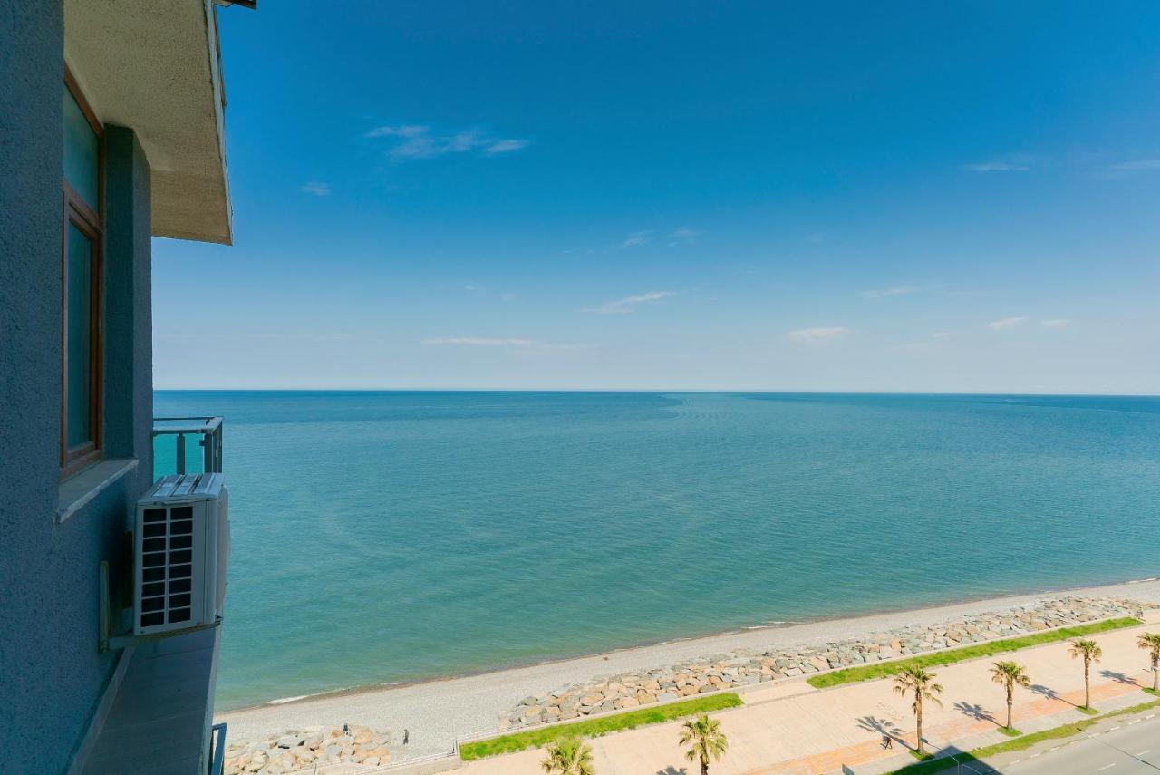 G-Point New Beach バトゥーミ エクステリア 写真